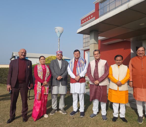 कैबिनेट के सहयोगियों के साथ श्री अयोध्या धाम रवाना हुए मुख्यमंत्री
