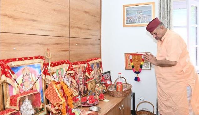 मंत्री गणेश जोशी ने चैत्र नवरात्रि के अवसर पर पूजा- अर्चना कर नवरात्रि और हिन्दू नववर्ष की बधाई एवं शुभकामनाएं दी