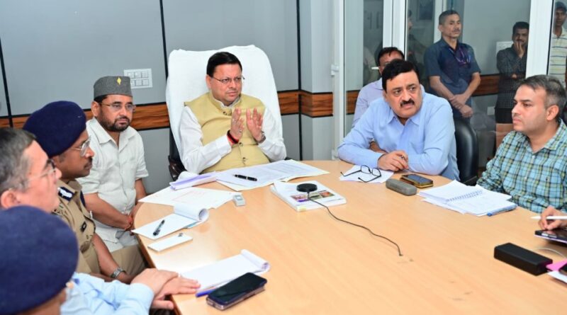 दूसरे दिन भी जिले में रहकर रेस्क्यू ऑपरेशन की निगरानी और निर्देशन में जुटे रहे सीएम धामी