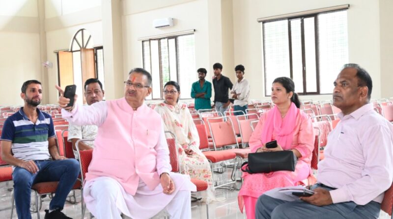 कृषि मंत्री गणेश जोशी ने 02 अगस्त को आयोजित होने वाले राज्य स्तरीय कार्यक्रम की तैयारियों का लिया जायजा