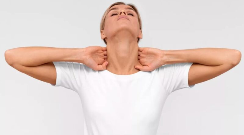 बिना दवा और सर्जरी के दूर करें ‘बफेलो हंप’, अपनाएं ये असरदार योगासन