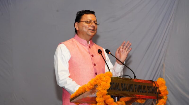 सीएम धामी ने वरिष्ठ साहित्यकार एस.आर हरनोट को नेगी संस्कृति सम्मान प्रदान किया।