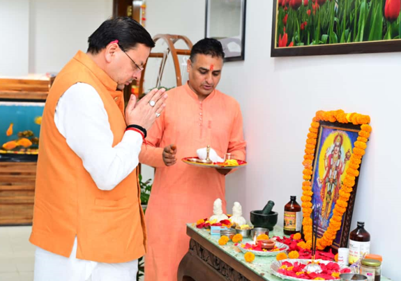 प्रदेशवासियों को राष्ट्रीय आयुर्वेद दिवस की बधाई देते हुए मुख्यमंत्री पुष्कर सिंह धामी ने आयुर्वेद के प्रति जागरूकता बढ़ाने का आह्वान किया।