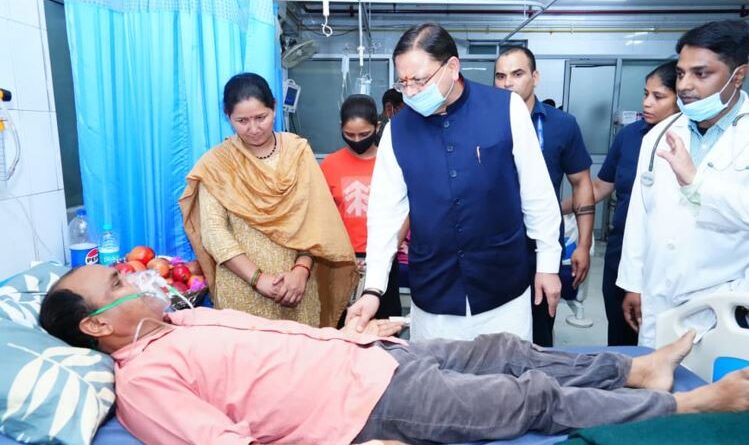 मुख्यमंत्री पुष्कर सिंह धामी ने दून अस्पताल में भर्ती वरिष्ठ पत्रकार मोहन भुलानी का हालचाल जाना।