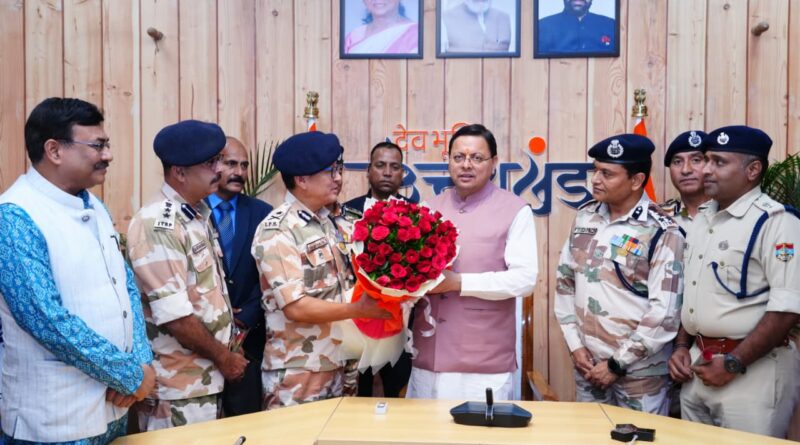 मुख्यमंत्री पुष्कर सिंह धामी को मंत्रीगण, विधायक और अधिकारियों ने मुख्यमंत्री आवास में दीपावली की शुभकामनाएं दीं।