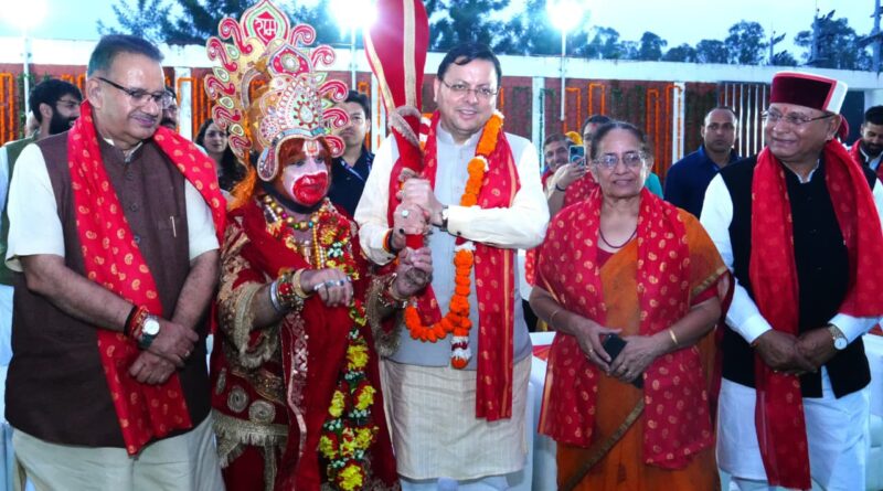 परेड ग्राउंड में रावण दहन कार्यक्रम में शामिल हुए सीएम धामी