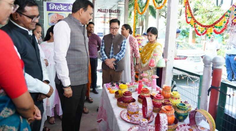 मुख्य सचिव आनंद बर्द्धन ने बाल गृहों और महिला गृहों की उत्पाद प्रदर्शनी का किया शुभारंभ।