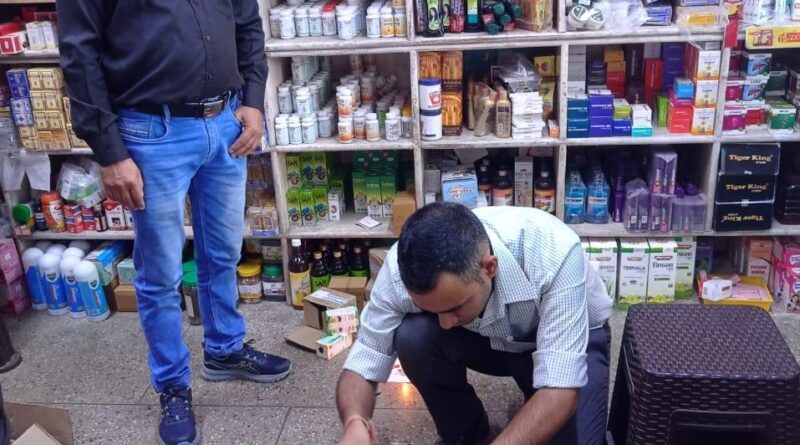 मुख्यमंत्री धामी के निर्देश पर बच्चों की सुरक्षा को लेकर कफ सिरप की बिक्री पर सख्त कार्रवाई, कई स्टोर्स के लाइसेंस रद्द।