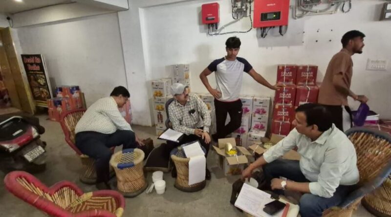 खाद्य विभाग की टीम ने देहरादून में की छापेमारी, 50 क्विंटल रसगुल्ले बरामद।