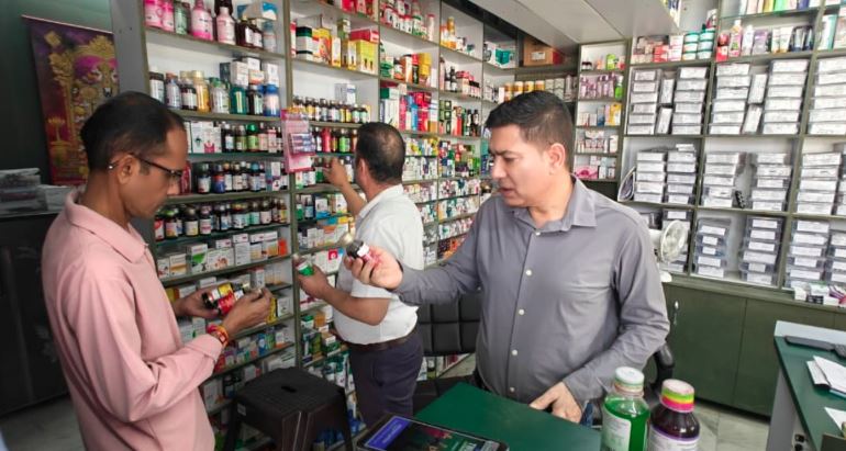 प्रतिबंधित कफ सिरप पर कार्रवाई तेज, उत्तराखंड में एफडीए की statewide छापेमारी।