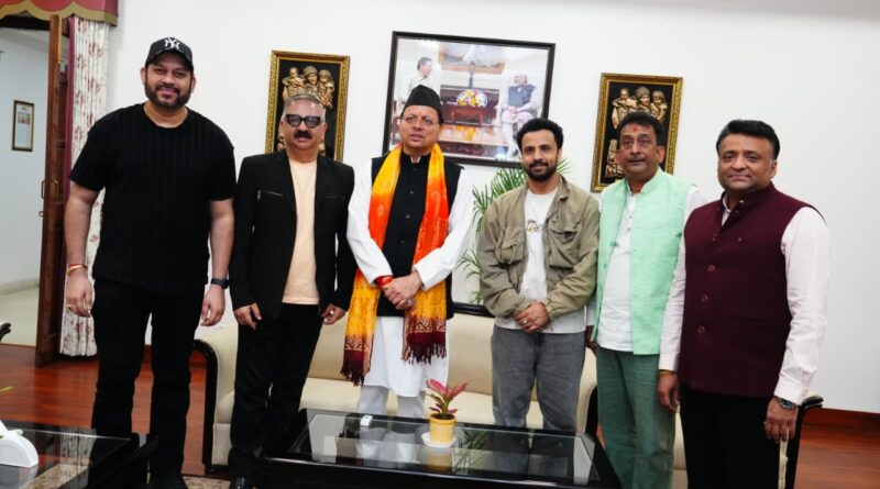 इगास पर्व पर कलाकारों ने मुख्यमंत्री पुष्कर सिंह धामी से भेंट की।