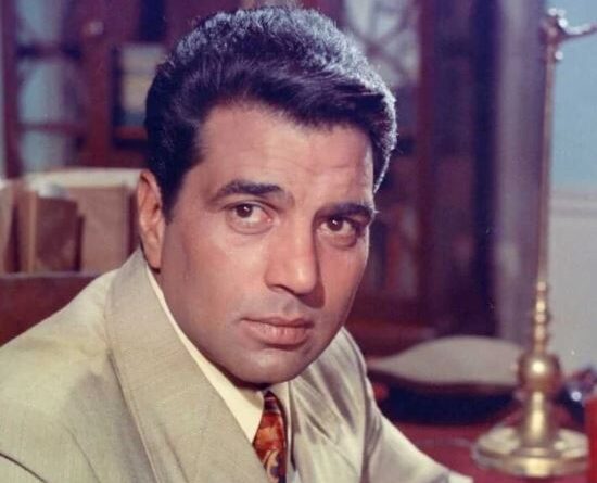 बॉलीवुड के दिग्गज अभिनेता धर्मेंद्र का हुआ निधन, 89 वर्ष की उम्र में ली अंतिम सांस