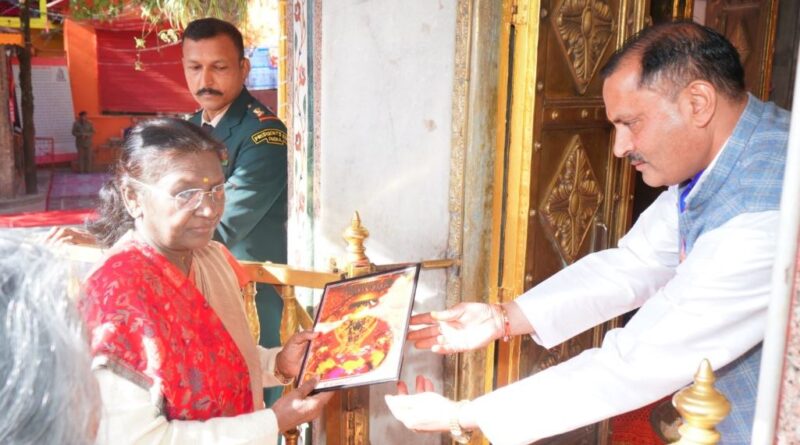 राष्ट्रपति द्रौपदी मुर्मू ने शक्तिपीठ मां नैना देवी मंदिर में की पूजा-अर्चना