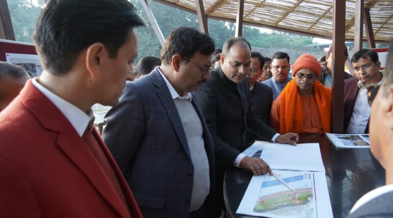 मुख्य सचिव आनन्द बर्द्धन ने टनकपुर/शारदा बैराज व आसपास के क्षेत्रों में विकास और बाढ़ सुरक्षा कार्यों का स्थलीय निरीक्षण किया।