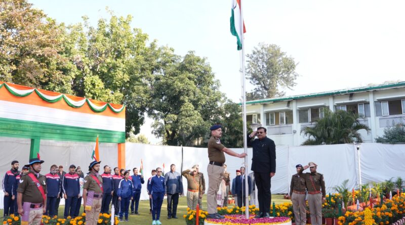 मुख्य सचिव ने सचिवालय में ध्वज फहराकर प्रदेशवासियों और सचिवालय परिवार को गणतंत्र दिवस की बधाई दी