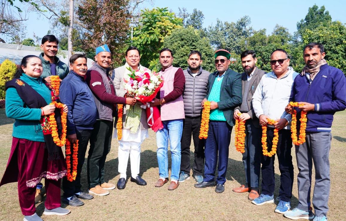 उपनल कर्मचारी संघ ने सीएम धामी से भेंट कर जताया आभार