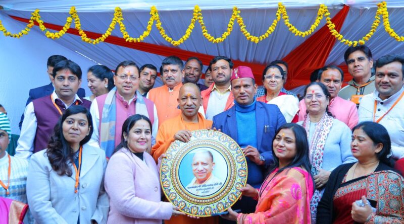 इंटर कॉलेज यमकेश्वर के नवनिर्मित दो मंजिला भवन के उद्घाटन के अवसर पर उत्तराखंड के मुख्यमंत्री पुष्कर सिंह धामी एवं उत्तर प्रदेश के मुख्यमंत्री योगी आदित्यनाथ यमकेश्वर पहुंचे।