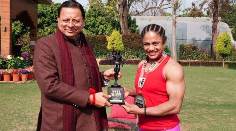 मुख्यमंत्री धामी ने बॉडी बिल्डर प्रतिभा थपलियाल को किया सम्मानित