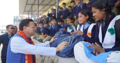 मुख्यमंत्री पुष्कर सिंह धामी ने देवीधुरा में छात्र-छात्राओं से किया संवाद, उज्ज्वल भविष्य की दी शुभकामनाएं
