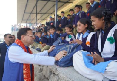 मुख्यमंत्री पुष्कर सिंह धामी ने देवीधुरा में छात्र-छात्राओं से किया संवाद, उज्ज्वल भविष्य की दी शुभकामनाएं