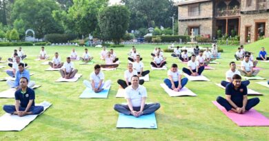 अंतरराष्ट्रीय योग दिवस के उपलक्ष्य में मुख्यमंत्री ने अधिकारियों एवं कर्मचारियों के साथ किया योगाभ्यास।