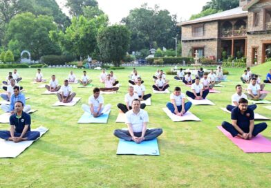 अंतरराष्ट्रीय योग दिवस के उपलक्ष्य में मुख्यमंत्री ने अधिकारियों एवं कर्मचारियों के साथ किया योगाभ्यास।