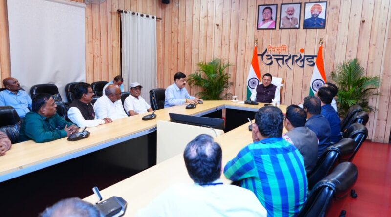 मुख्यमंत्री पुष्कर सिंह धामी से छत्तीसगढ़ से आए पत्रकारों के प्रतिनिधिमंडल ने की शिष्टाचार भेंट