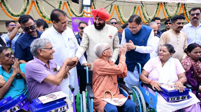 देहरादून में बेरोजगार युवाओं का सचिवालय कूच, सरकार के खिलाफ किया प्रदर्शन