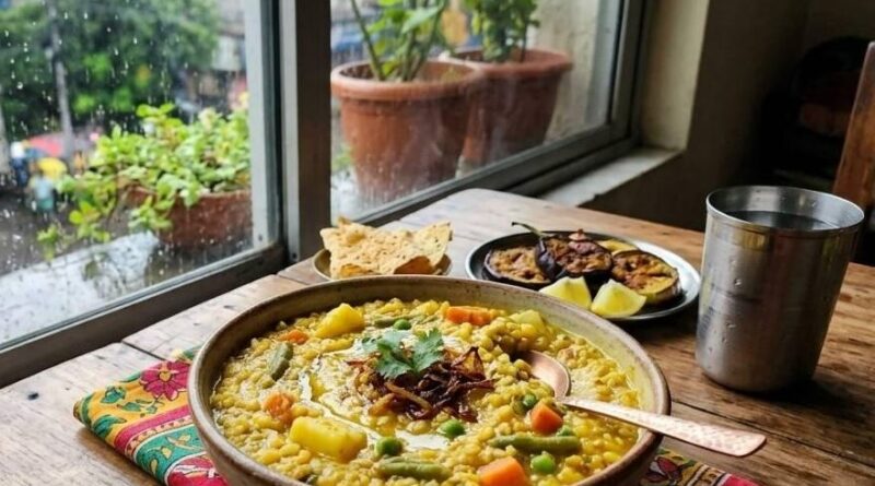Monsoon Diet Tips: आयुर्वेद के अनुसार बारिश में क्या खाएं और किन चीजों से करें परहेज?