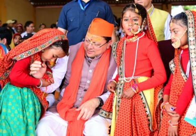 देवीधुरा में 8 मिनट तक चली ऐतिहासिक बग्वाल, फलों-फूलों की बरसात के बीच गूंजे मां वाराही के जयकारे