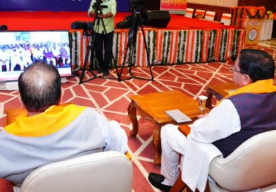CM धामी ने देहरादून में सुना ‘मन की बात’ का 137वां संस्करण, बोले- राष्ट्र निर्माण में सक्रिय भागीदारी के लिए प्रेरित करता है कार्यक्रम