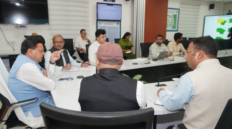 दिल्ली  से लौटते ही सीधे राज्य आपातकालीन परिचालन केंद्र पहुंचे सीएम धामी