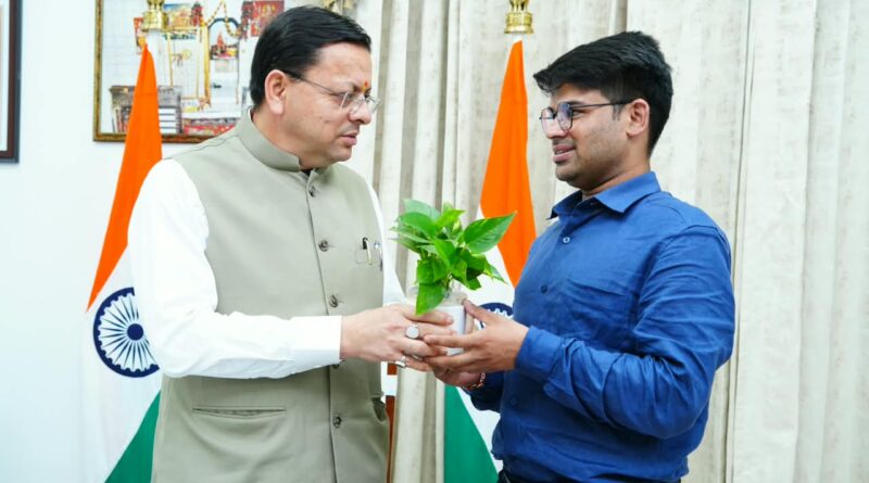 फ्लाइंग कार बनाने वाले रवि टमटा से मिले सीएम धामी, स्टार्टअप को सरकारी मदद के निर्देश