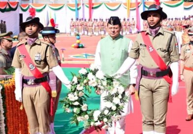 मुख्यमंत्री ने पुलिस स्मृति दिवस पर शहीद जवानों को दी श्रद्धांजलि, परिजनों को किया सम्मानित