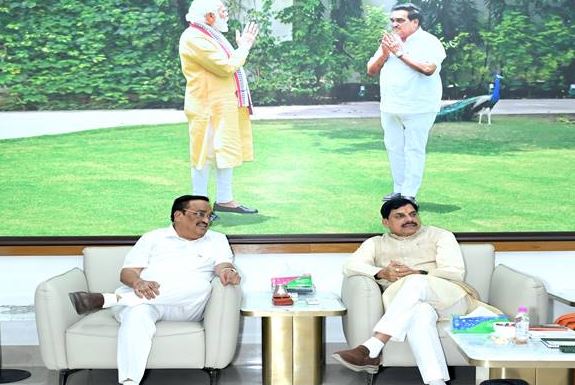 मुख्यमंत्री डॉ. यादव ने केंद्रीय जल शक्ति मंत्री पाटिल से की भेंट