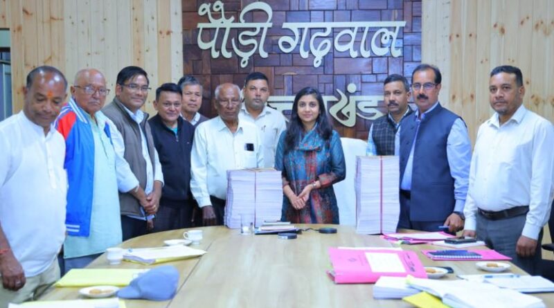 अंतिम मतदाता सूची एवं प्रथम स्तरीय जांच को लेकर जिलाधिकारी ने की राजनीतिक दलों के प्रतिनिधियों के साथ बैठक